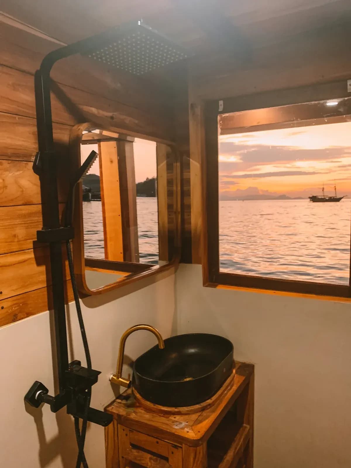 Selayar Cabin - Kabine des Phinisi-Boots Komodo Labuan Bajo