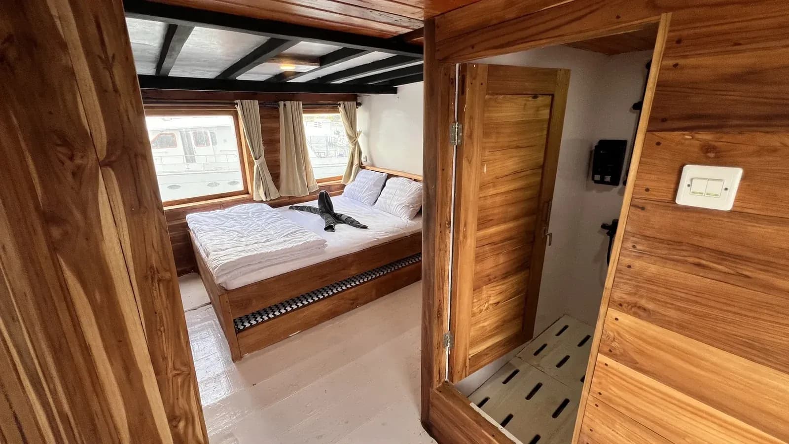 Master Cabin - Camarote del barco Phinisi Komodo Labuan Bajo