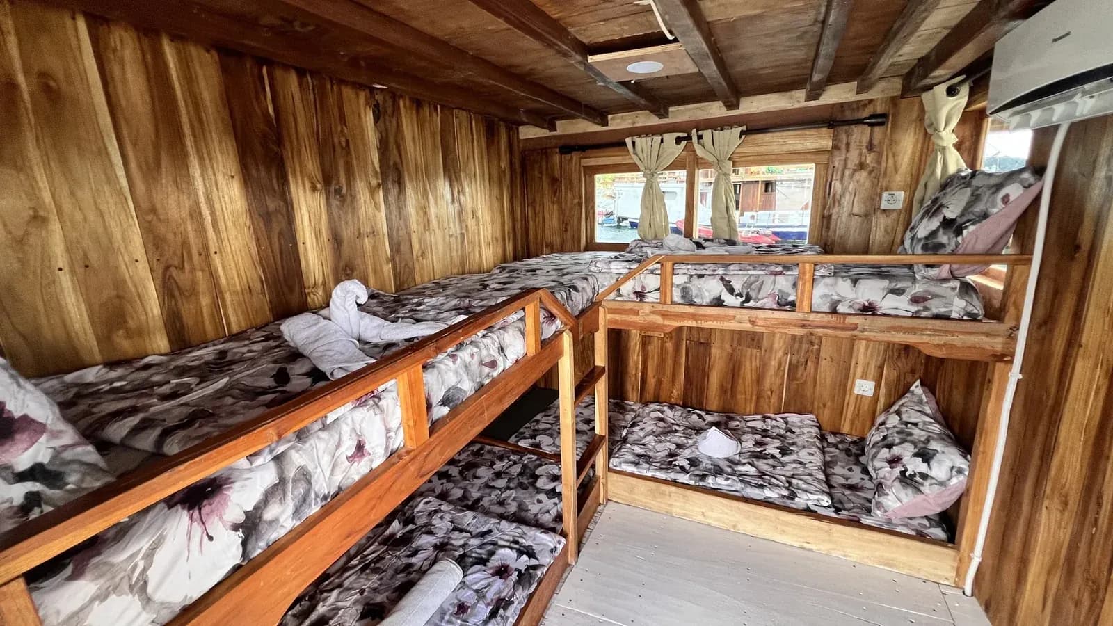 Shared Cabin - Camarote del barco Phinisi Komodo Labuan Bajo