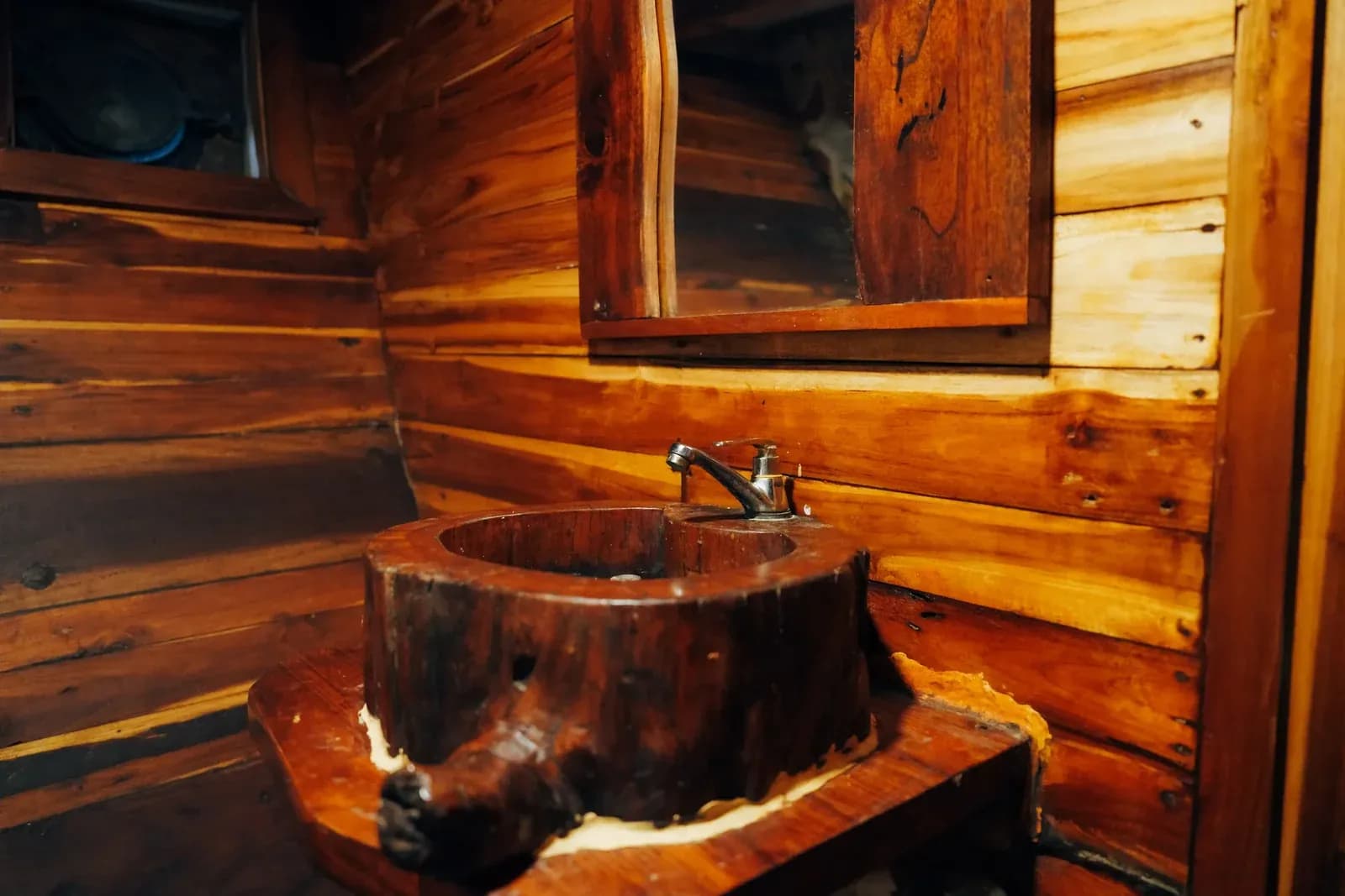 Deluxe Cabin 2 - Komodo Labuan Bajo Phinisi Boat Cabin