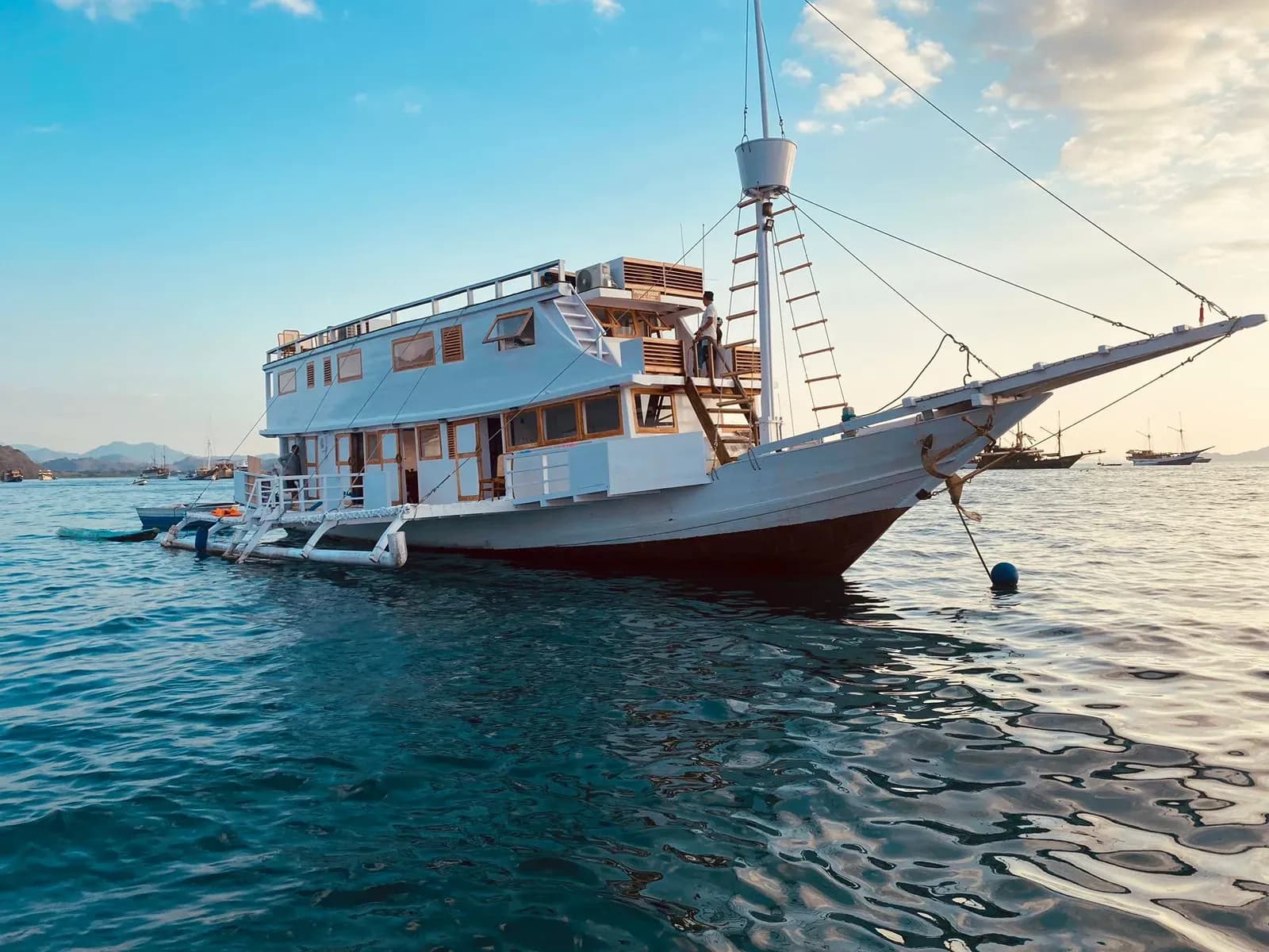 Chárter Privado – Jessie - Tour en barco Phinisi Komodo Labuan Bajo