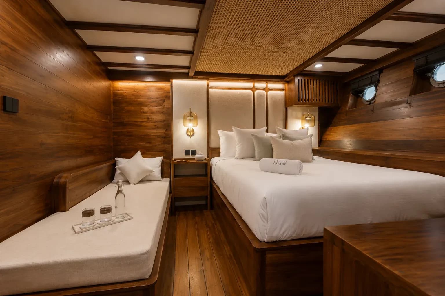 Deluxe Cabin - Komodo Labuan Bajo Phinisi Boat Cabin