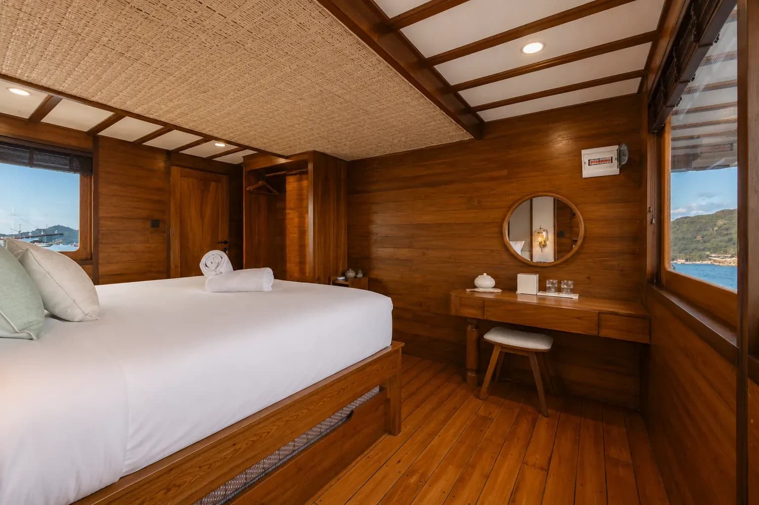 Junior Cabin - Komodo Labuan Bajo Phinisi Boat Cabin