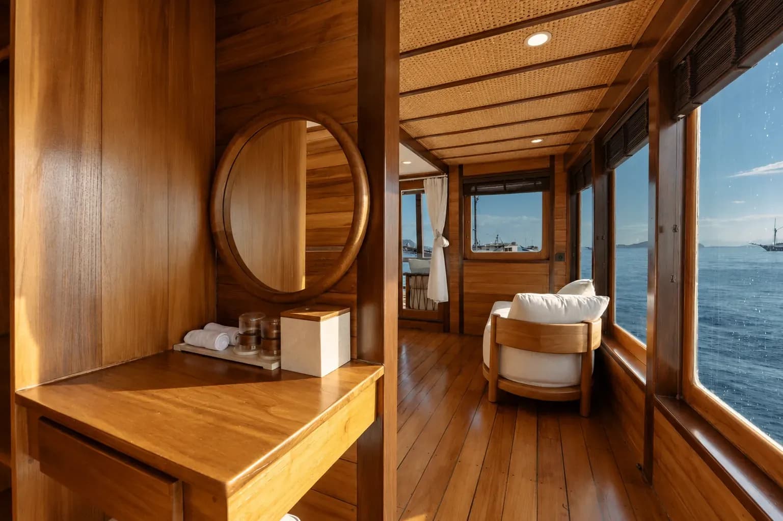 Signature Cabin - Komodo Labuan Bajo Phinisi Boat Cabin