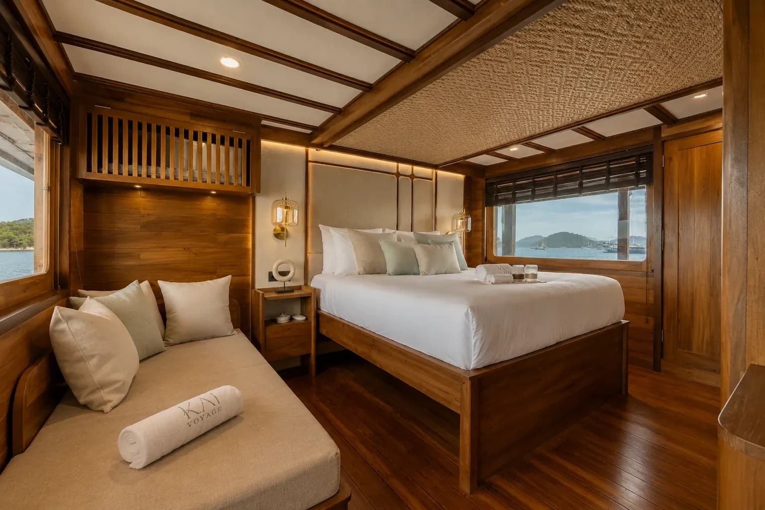 Suite Cabin - Komodo Labuan Bajo Phinisi Boat Cabin