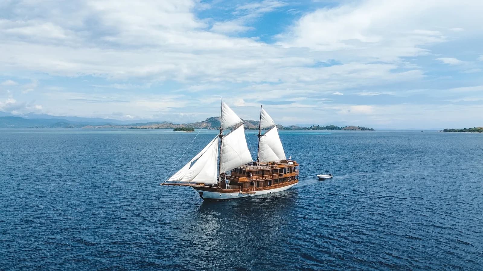 Sewa Privat – Kai Voyage - Sailing Komodo Phinisi Boat Tour