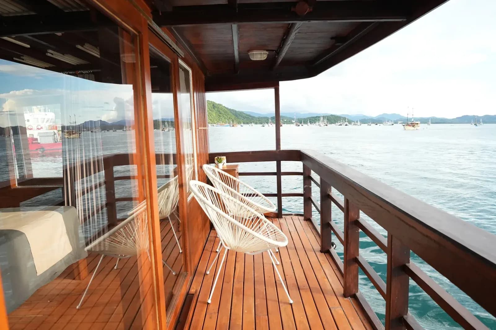 Gayatri Cabin - Kabin Kapal Phinisi Komodo Labuan Bajo