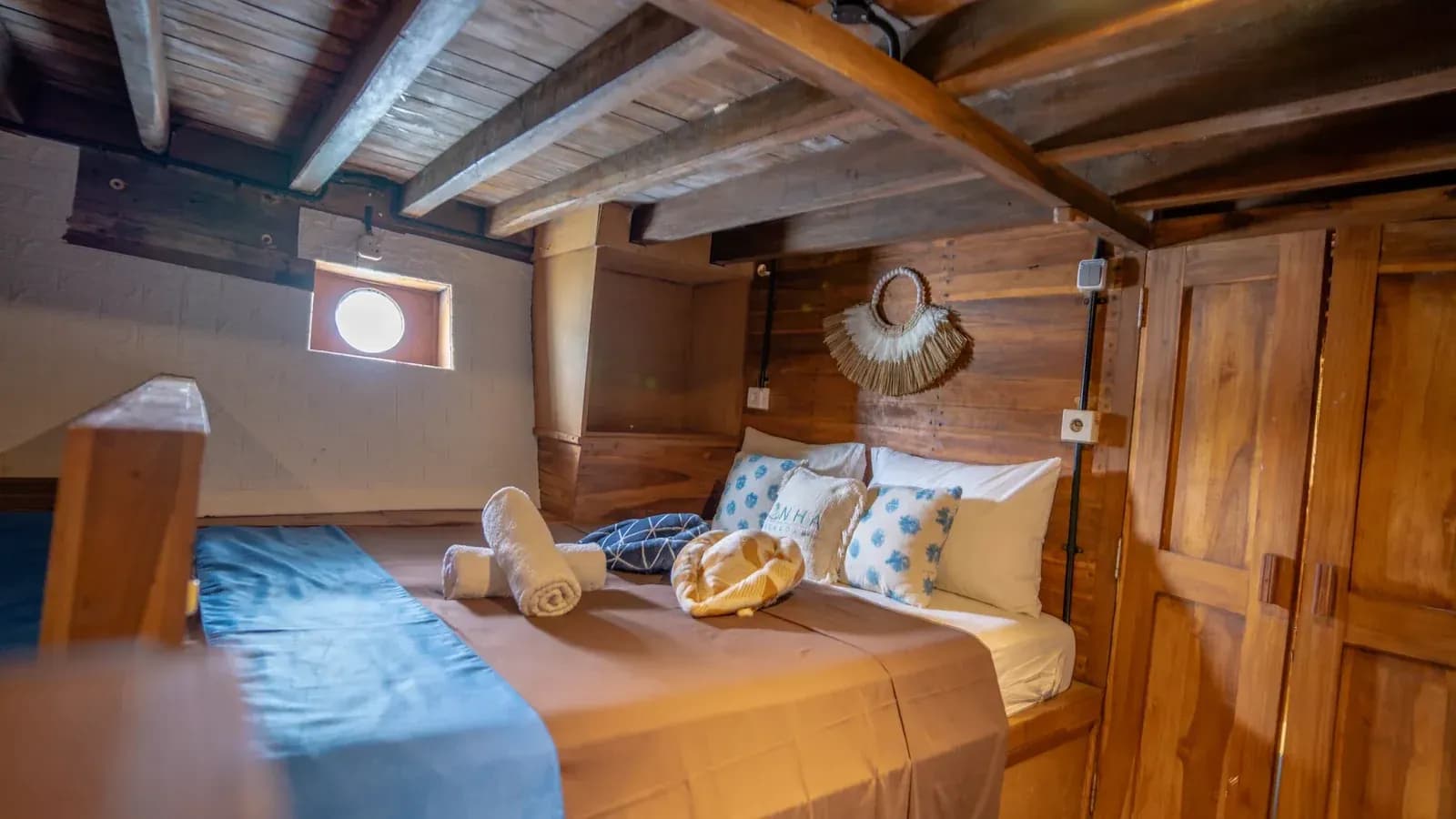 Superior Cabin - Каюта на лодке Пиниси Комодо Лабуан-Баджо