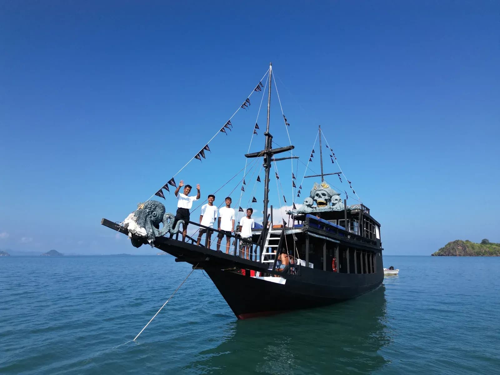 Частный чартер – Kanha Natha - Частный чартер – Kanha Natha - Full Day Tour Komodo