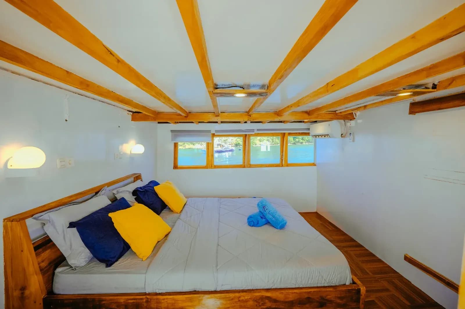 Master Cabin 1 - Kabin Kapal Phinisi Komodo Labuan Bajo