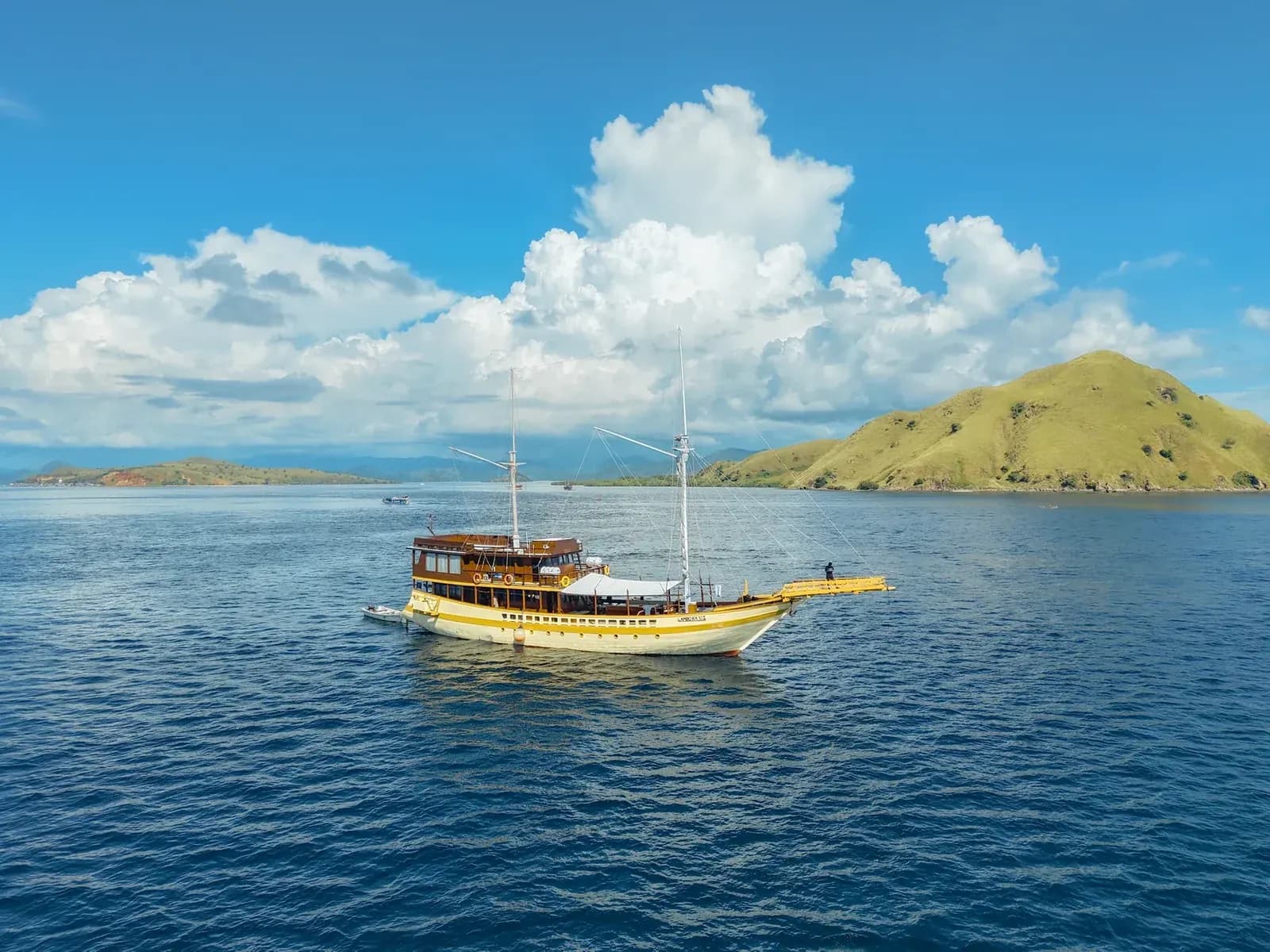 Sewa Privat – Lamborajo 2 - Sewa Privat – Lamborajo 2 - Full Day Tour Komodo