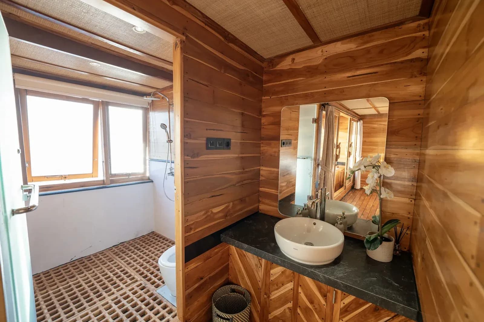 Master Cabin - Camarote del barco Phinisi Komodo Labuan Bajo