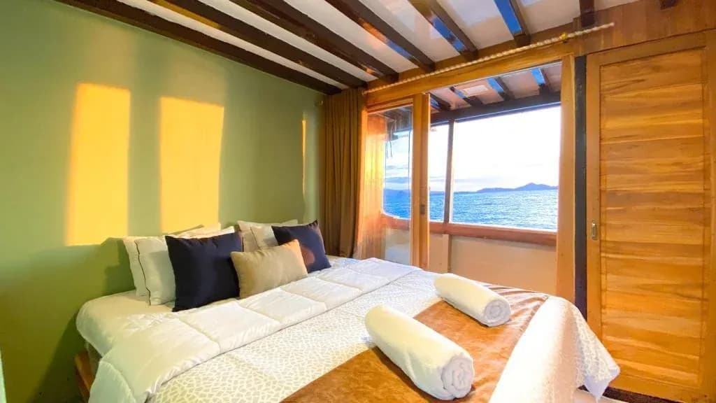 Deluxe Cabin - Kabine des Phinisi-Boots Komodo Labuan Bajo
