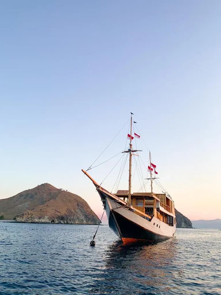 Privatcharter – Lita Pratiwi - Phinisi-Bootstour Komodo Labuan Bajo