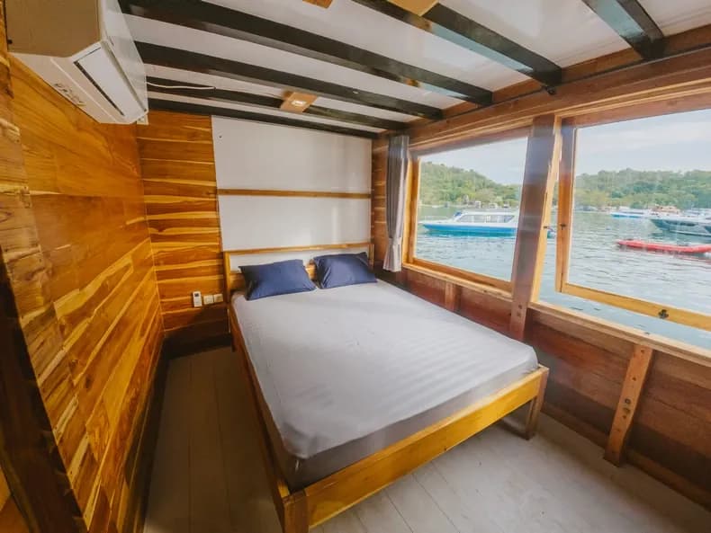 Signature Cabin 1 - Kabine des Phinisi-Boots Komodo Labuan Bajo