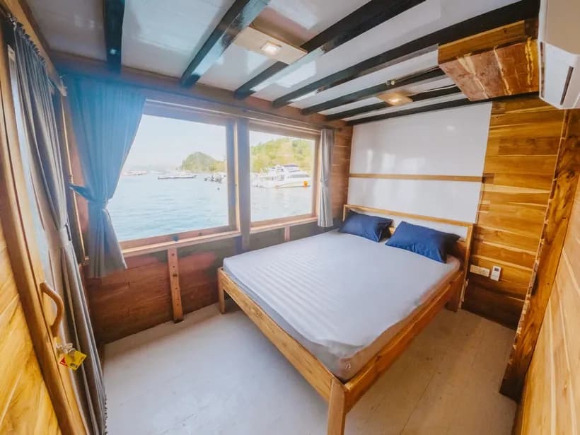 Signature Cabin 2 - Kabine des Phinisi-Boots Komodo Labuan Bajo