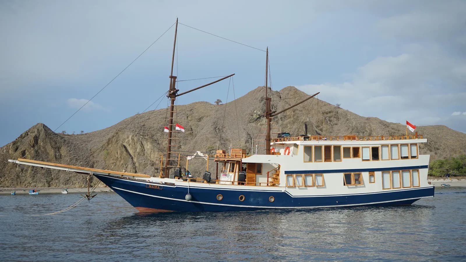 Chárter Privado – Naira - Tour en barco Phinisi Komodo Labuan Bajo