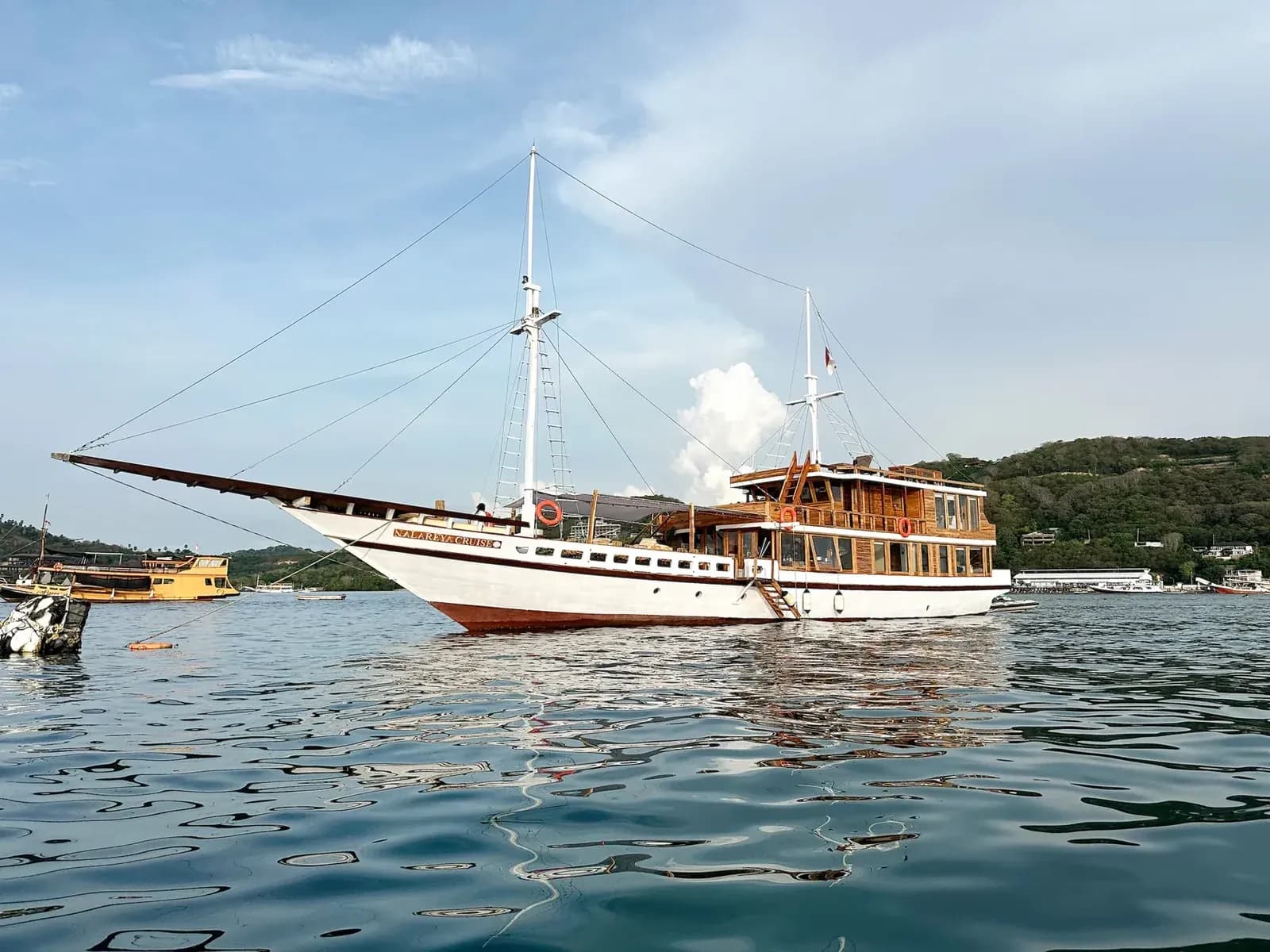 Sewa Privat – Naraleya - Sewa Privat – Naraleya - Full Day Tour Komodo