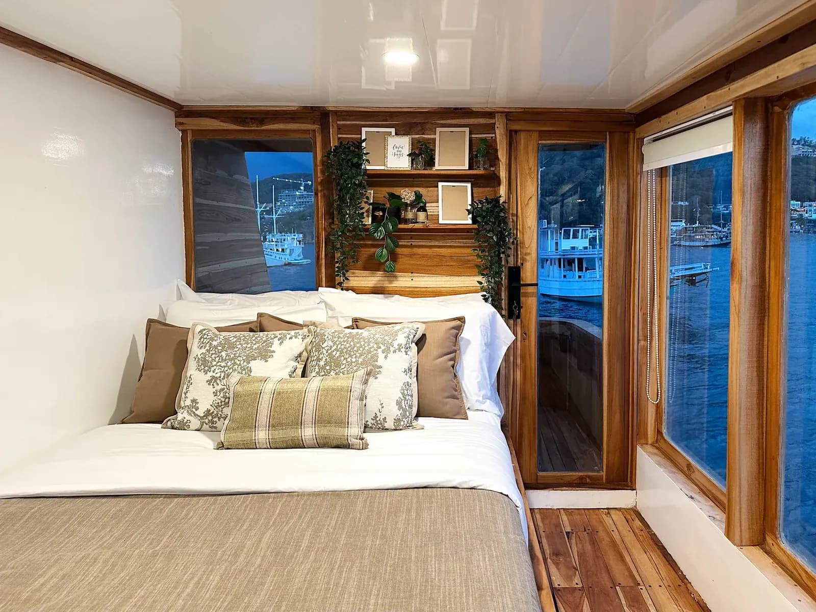Amani Cabin - Kabin Kapal Phinisi Komodo Labuan Bajo