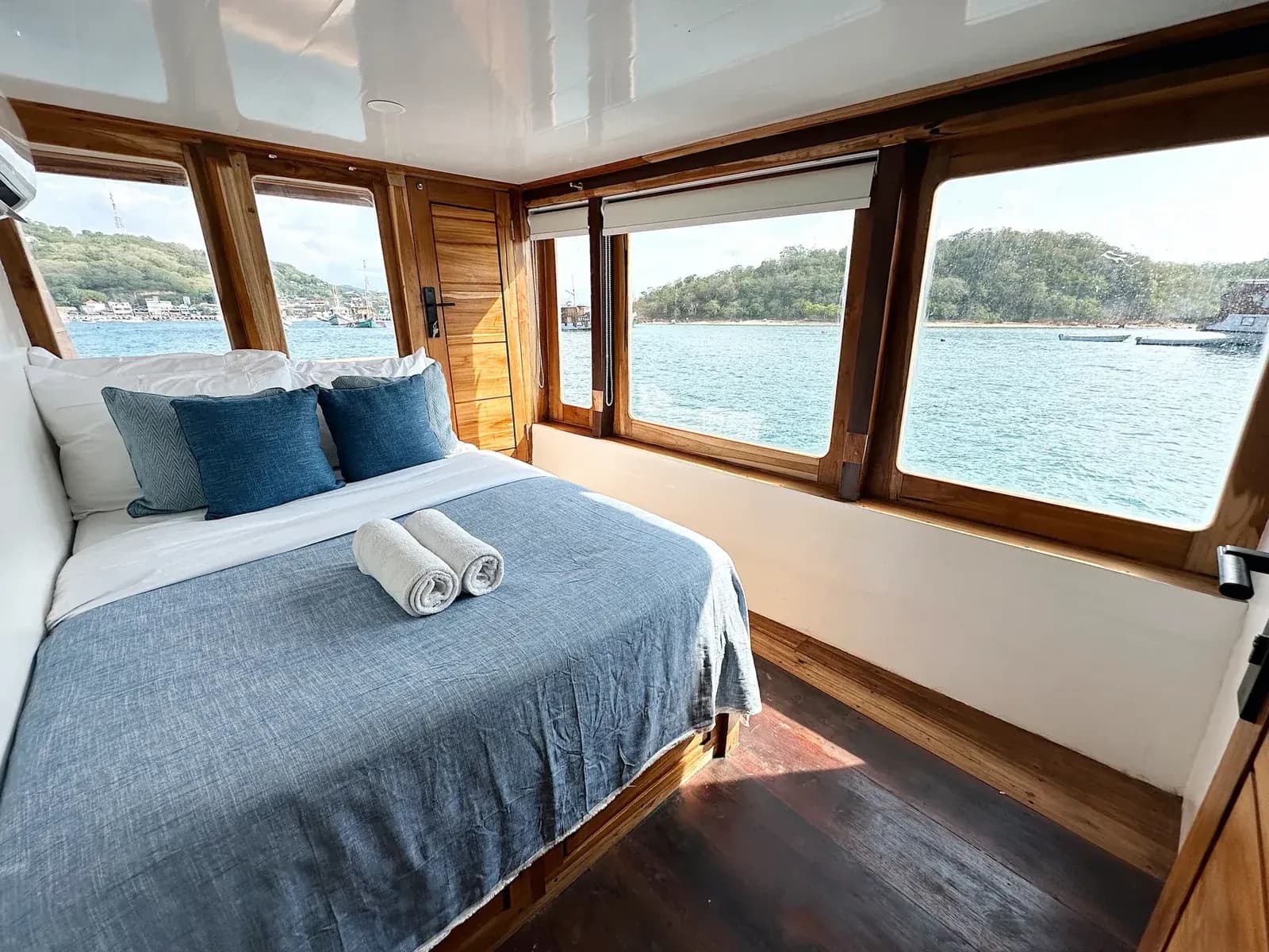 Serenya Cabin - Kabin Kapal Phinisi Komodo Labuan Bajo