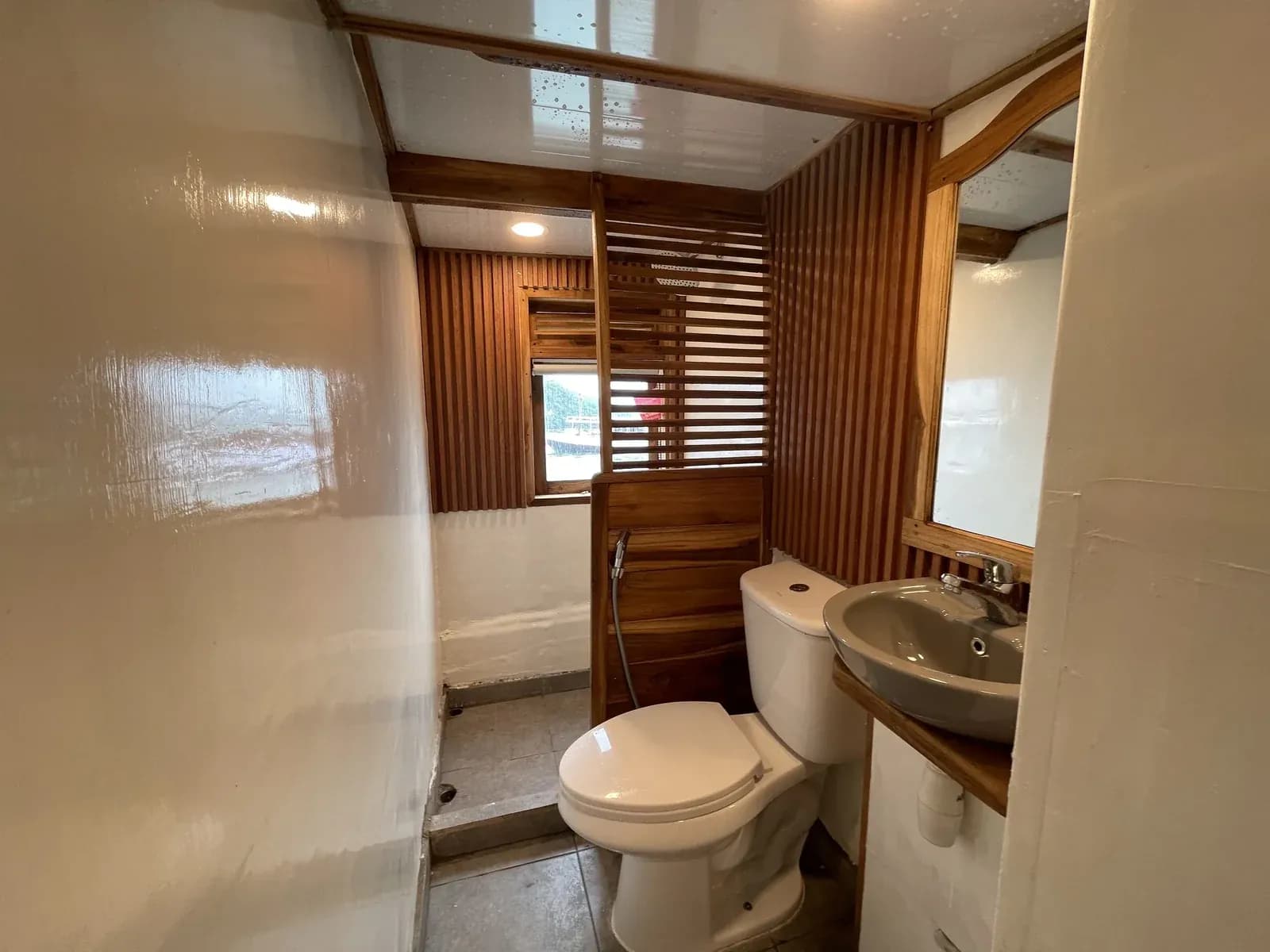 Master Cabin - Kabin Kapal Phinisi Komodo Labuan Bajo