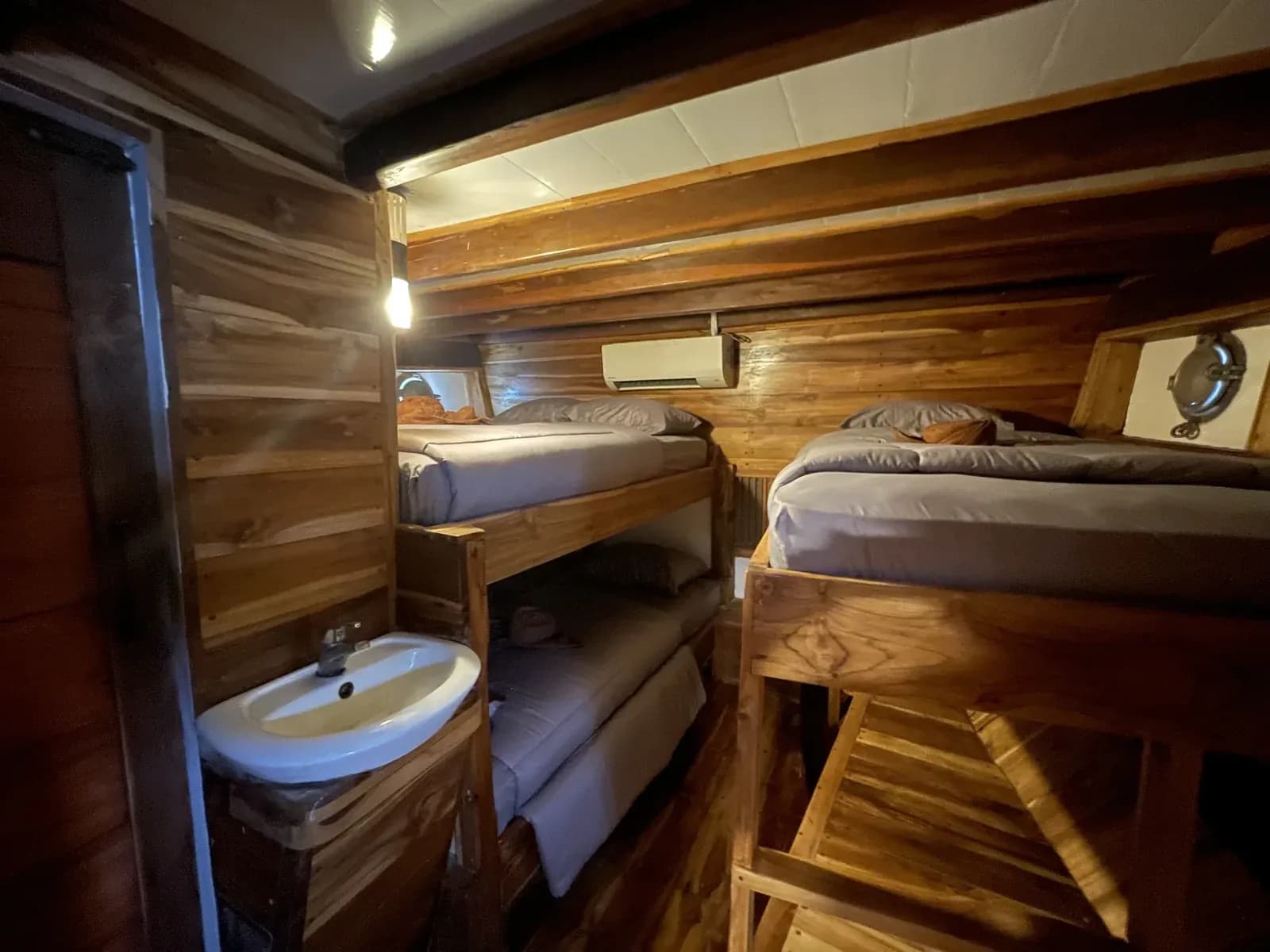 Shared Cabin - Kabin Kapal Phinisi Komodo Labuan Bajo