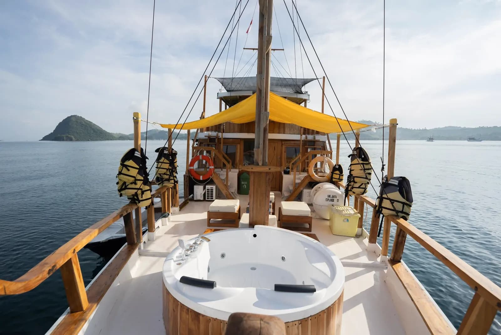 Chárter Privado – NK Jaya 2 - Chárter Privado – NK Jaya 2 - Full Day Tour Komodo