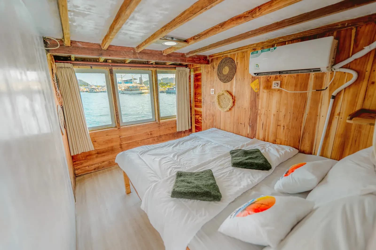 Master Cabin - Camarote del barco Phinisi Komodo Labuan Bajo