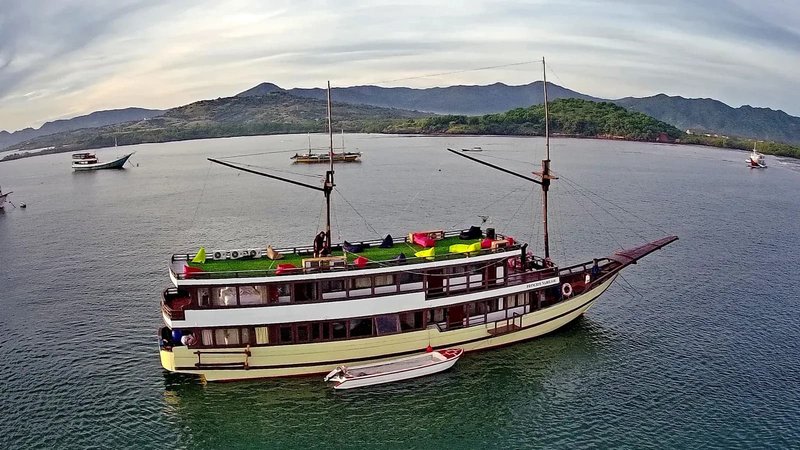 Sewa Privat – Princess Nabila - Sewa Privat – Princess Nabila - Full Day Tour Komodo
