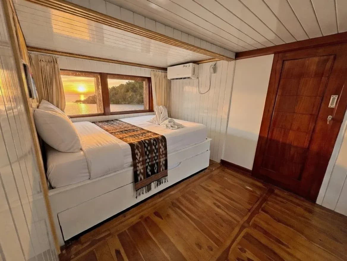 Bali Cabin - Kabin Kapal Phinisi Komodo Labuan Bajo