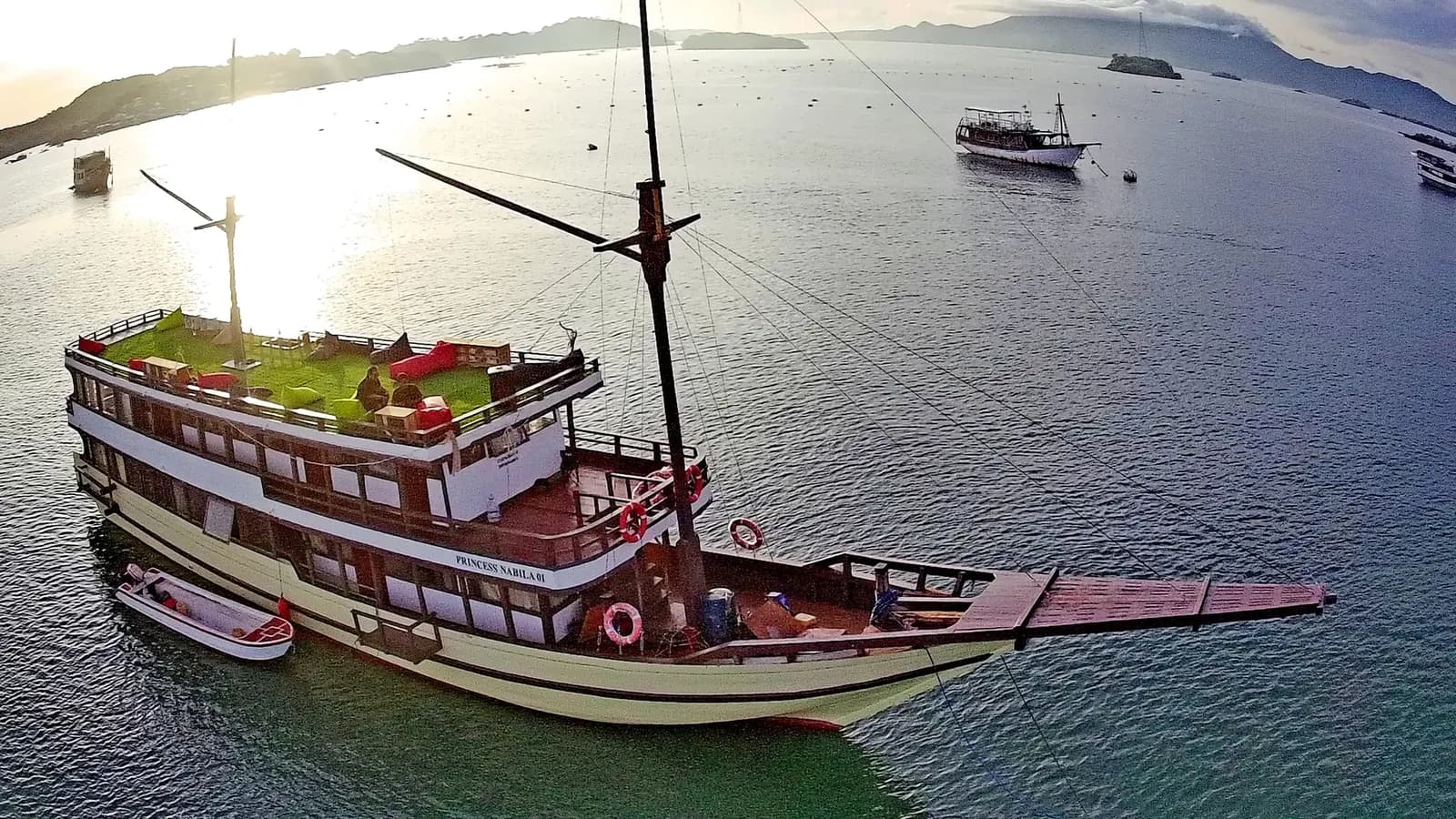 Sewa Privat – Princess Nabila - Paket Wisata Komodo Labuan Bajo Phinisi Boat Tour