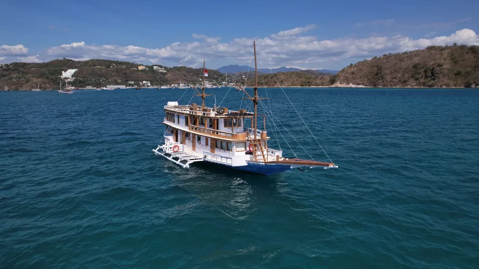 Privatcharter – Raja Bintang 1 - Privatcharter – Raja Bintang 1 - Full Day Tour Komodo