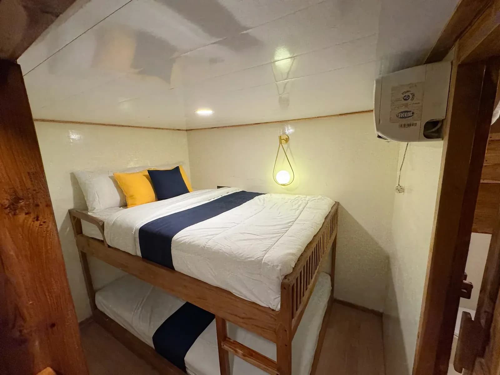 Athena Cabin - Komodo Labuan Bajo Phinisi Boat Cabin