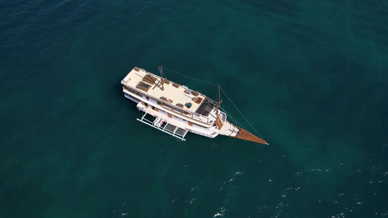 Privatcharter – Raja Bintang 1 - Phinisi-Bootstour Komodo Labuan Bajo