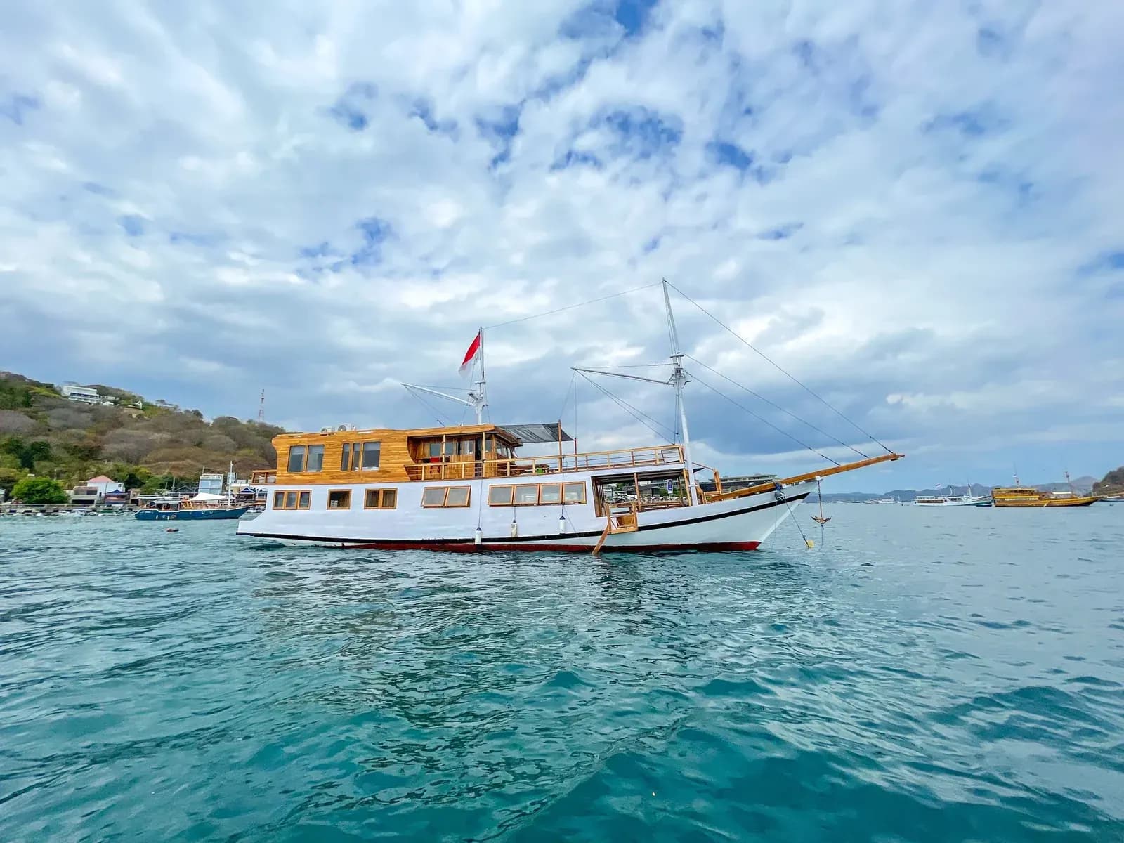 Privatcharter – Raja Bintang 2 - Privatcharter – Raja Bintang 2 - Full Day Tour Komodo