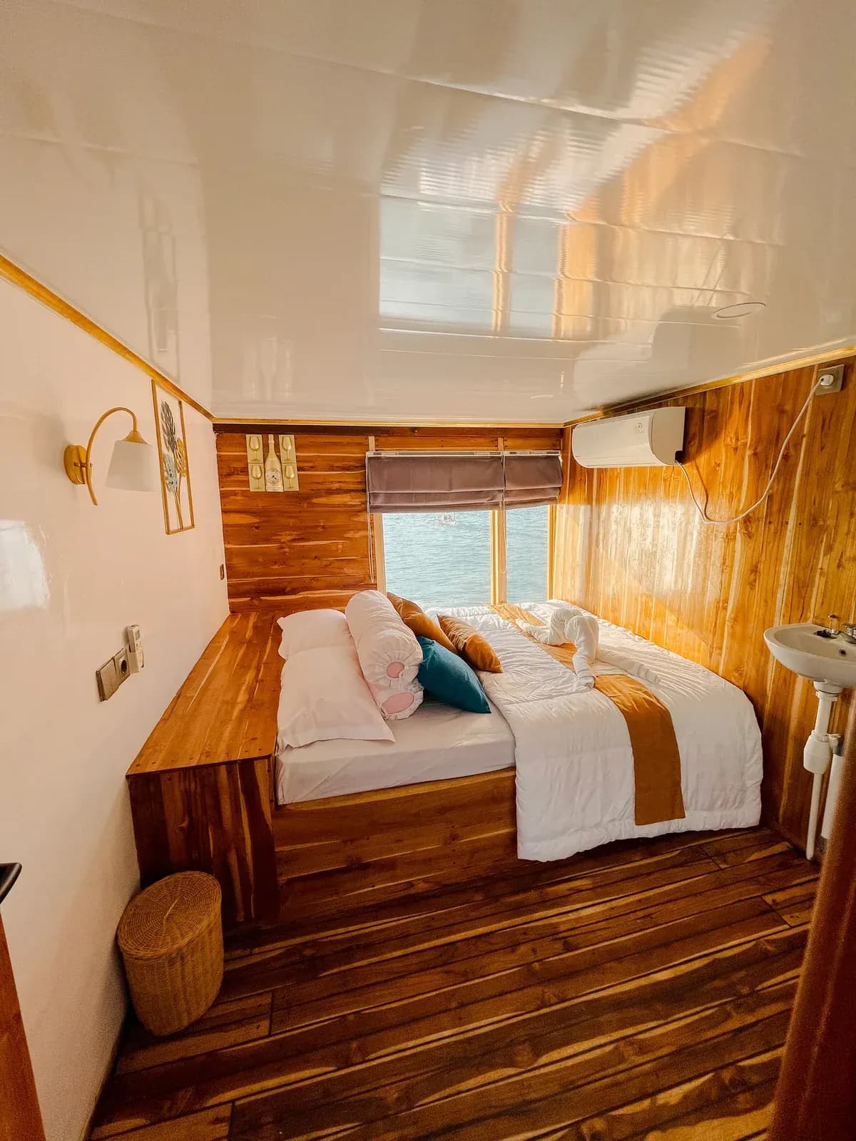 Deluxe Cabin 1 - Kabin Kapal Phinisi Komodo Labuan Bajo
