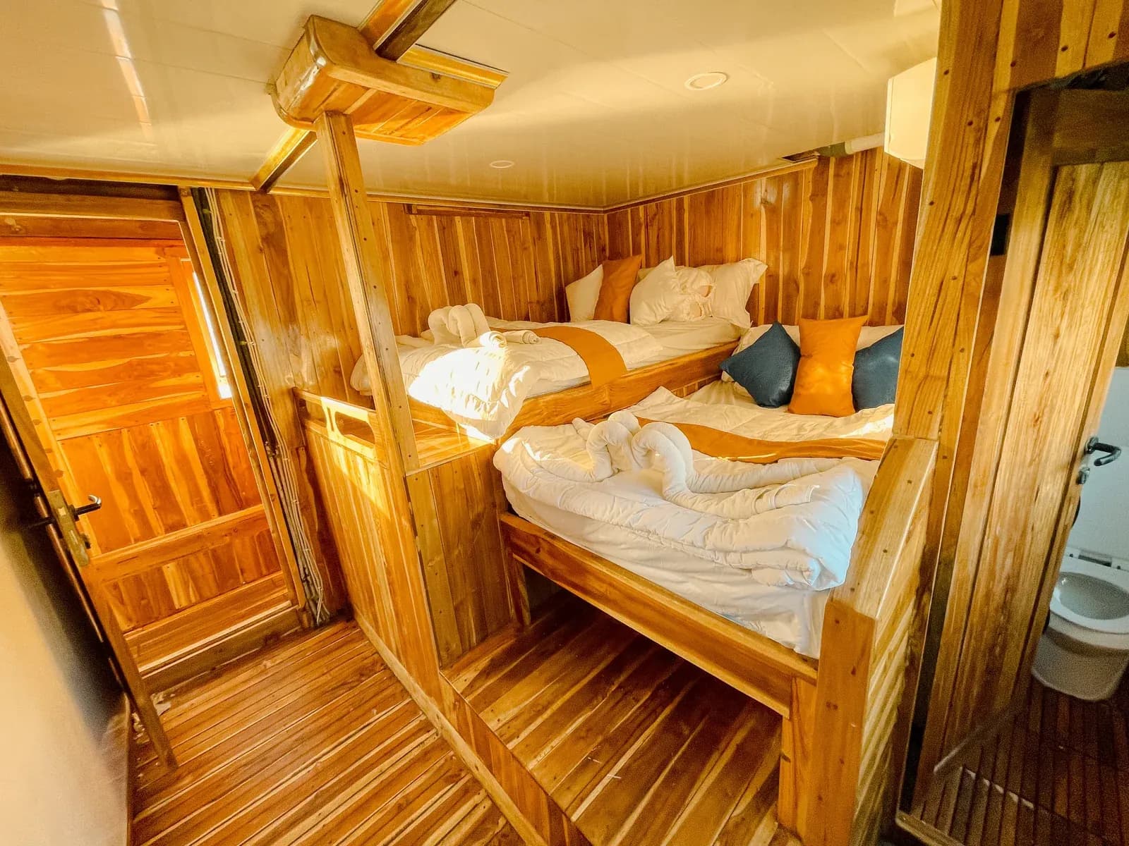 Standard Cabin - Kabin Kapal Phinisi Komodo Labuan Bajo