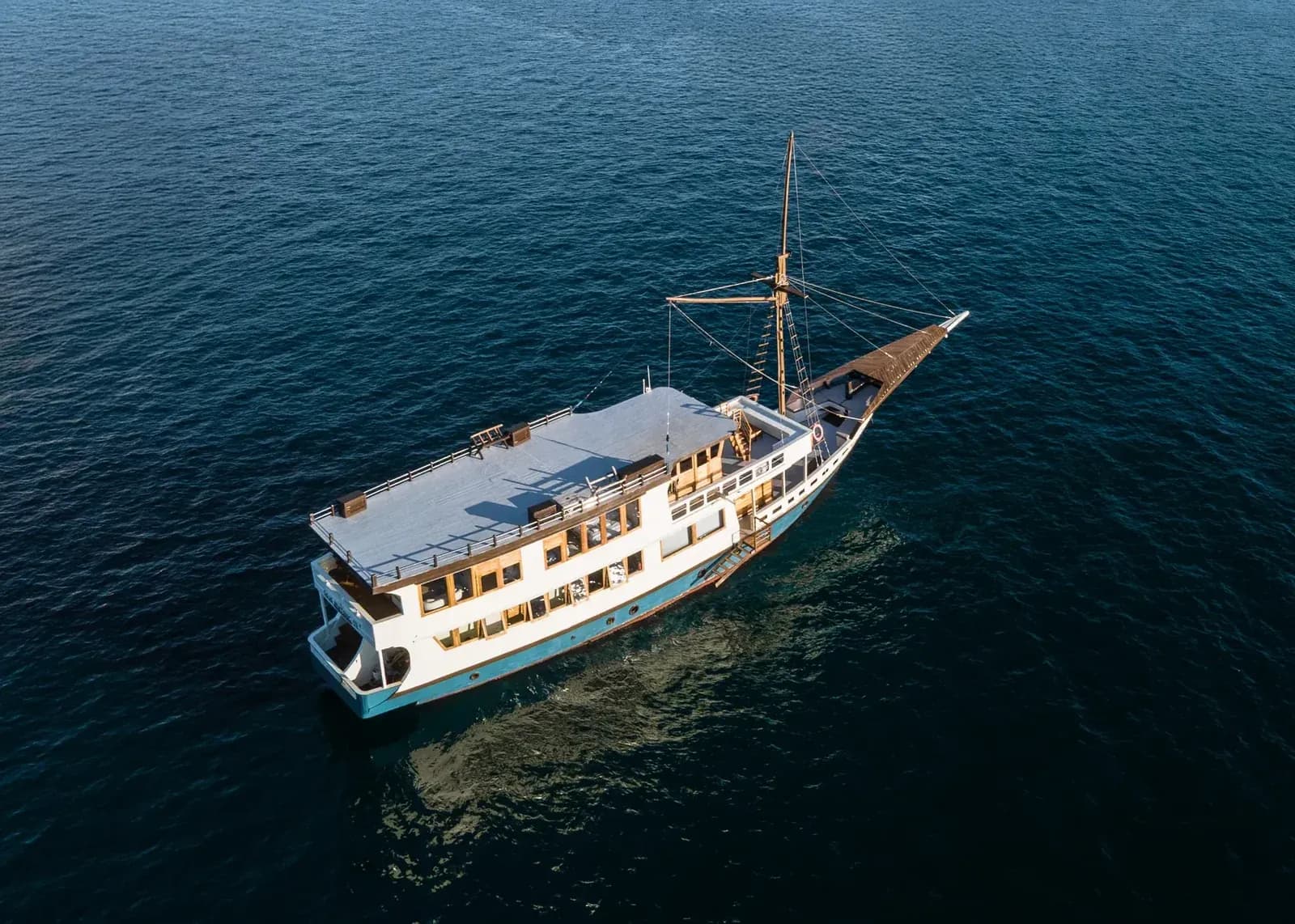 Privatcharter – Raja Bintang 3 - Privatcharter – Raja Bintang 3 - Full Day Tour Komodo