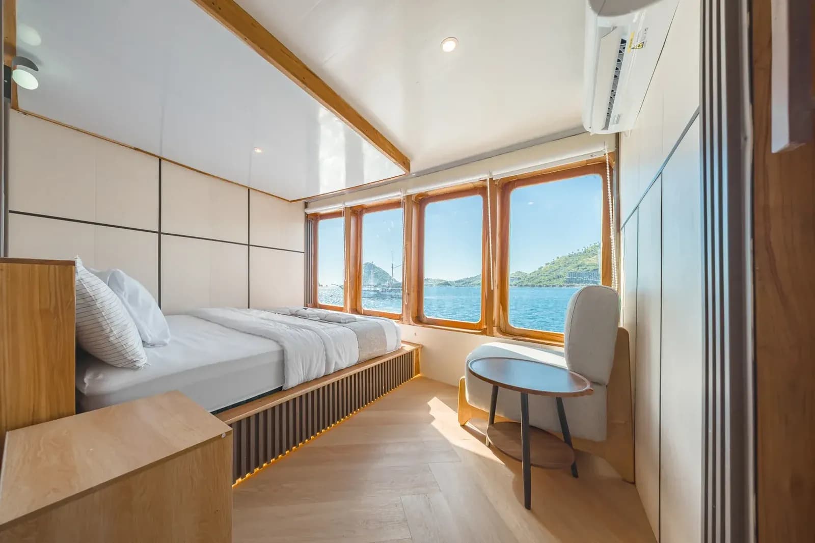 Deluxe Cabin - Каюта на лодке Пиниси Комодо Лабуан-Баджо
