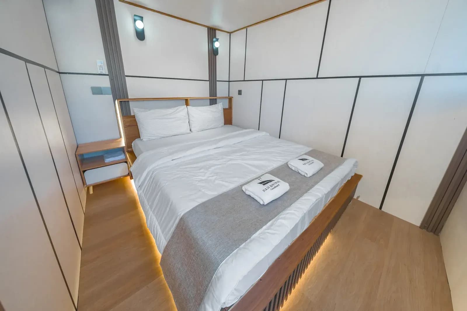 Superior Cabin - Каюта на лодке Пиниси Комодо Лабуан-Баджо