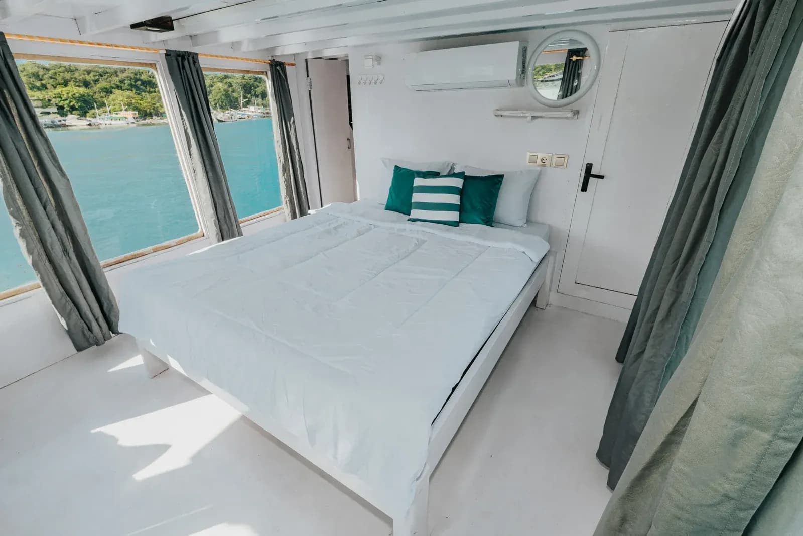 Master Cabin - Camarote del barco Phinisi Komodo Labuan Bajo