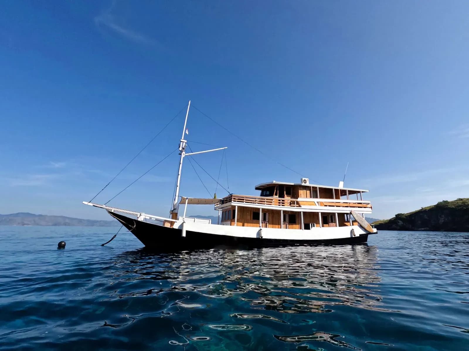 Chárter Privado – Santemako - Tour en barco Phinisi Komodo Labuan Bajo