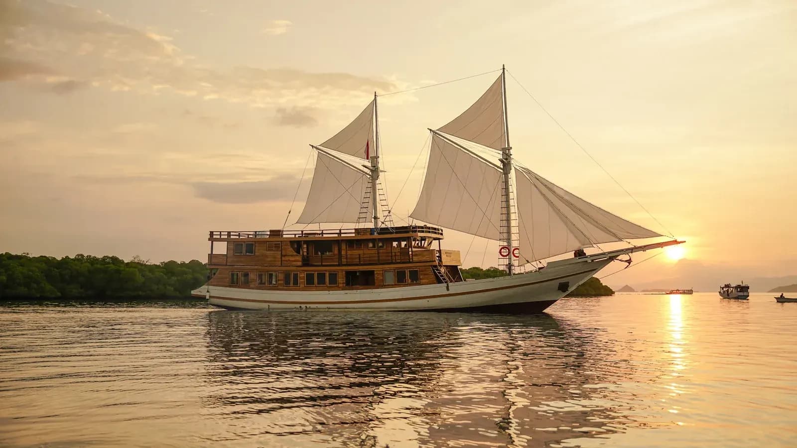 Privatcharter – Sundari Voyages - Privatcharter – Sundari Voyages - Full Day Tour Komodo
