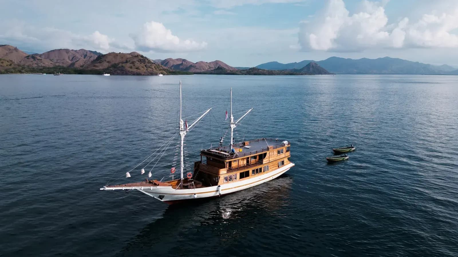 Privatcharter – Sundari Voyages - Privatcharter – Sundari Voyages - Full Day Tour Komodo