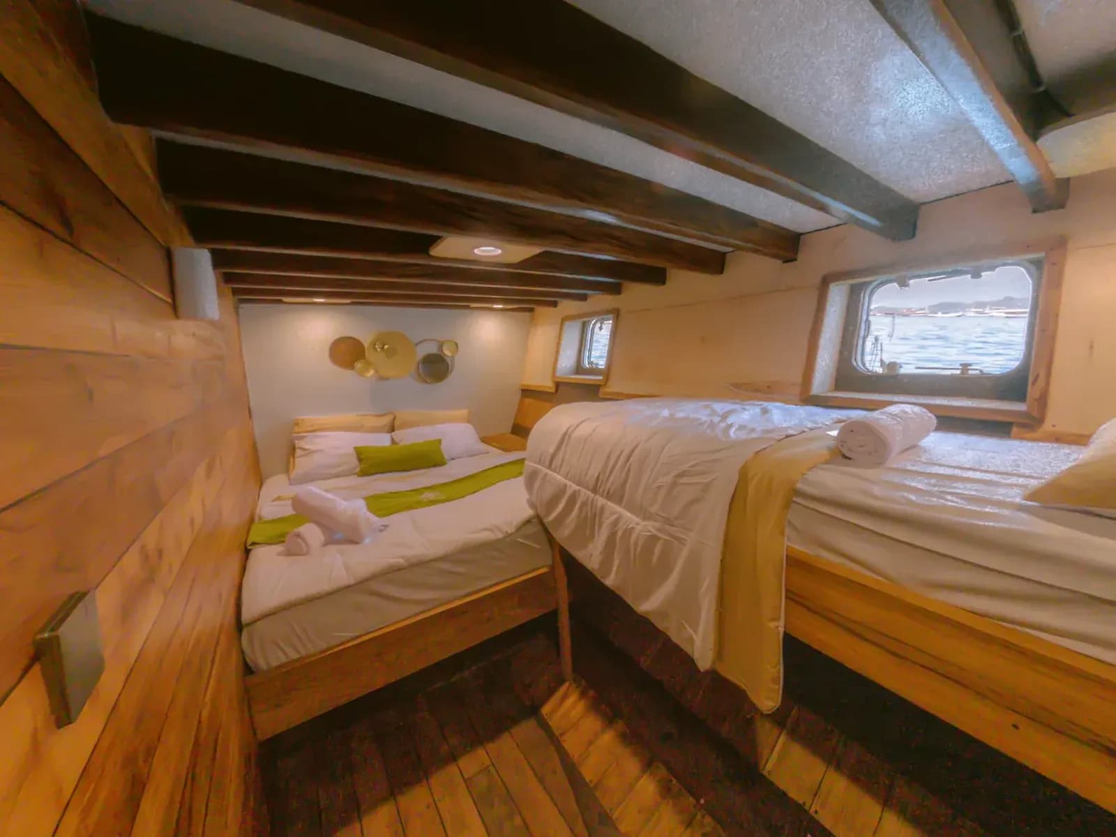 Superior Cabin - Kabin Kapal Phinisi Komodo Labuan Bajo
