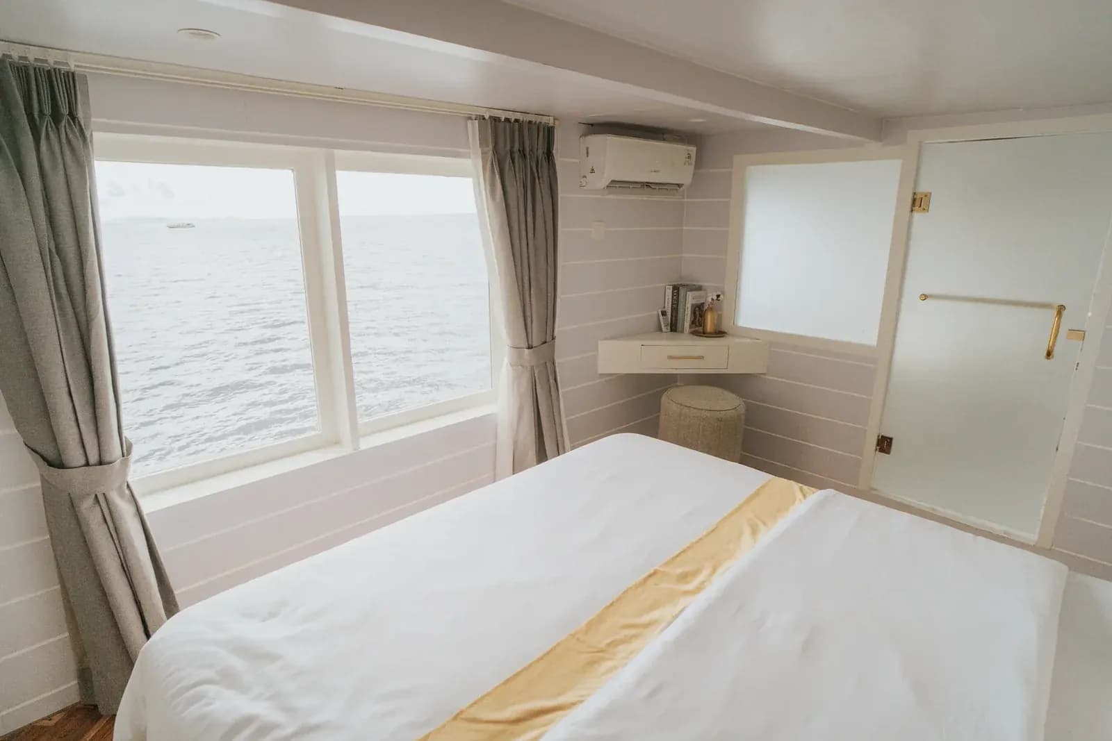 Suite Cabin - Cabine du bateau Phinisi Komodo Labuan Bajo