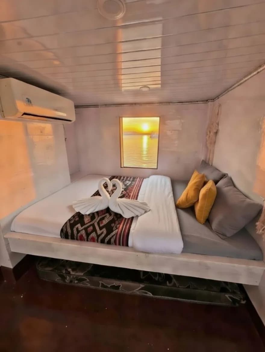 Surabaya Cabin - Kabin Kapal Phinisi Komodo Labuan Bajo