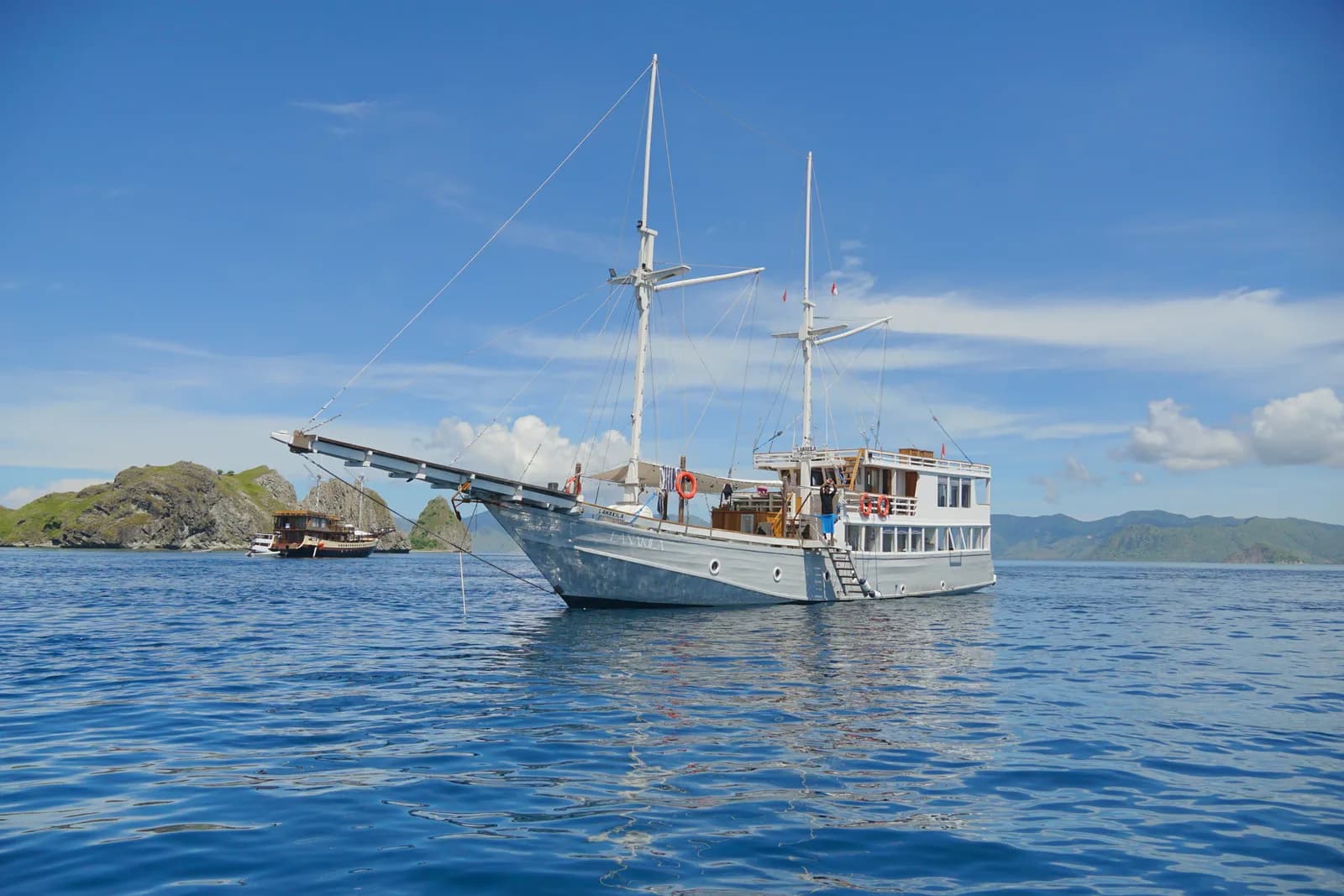 Sewa Privat – Lanakila - Paket Wisata Komodo Labuan Bajo Phinisi Boat Tour