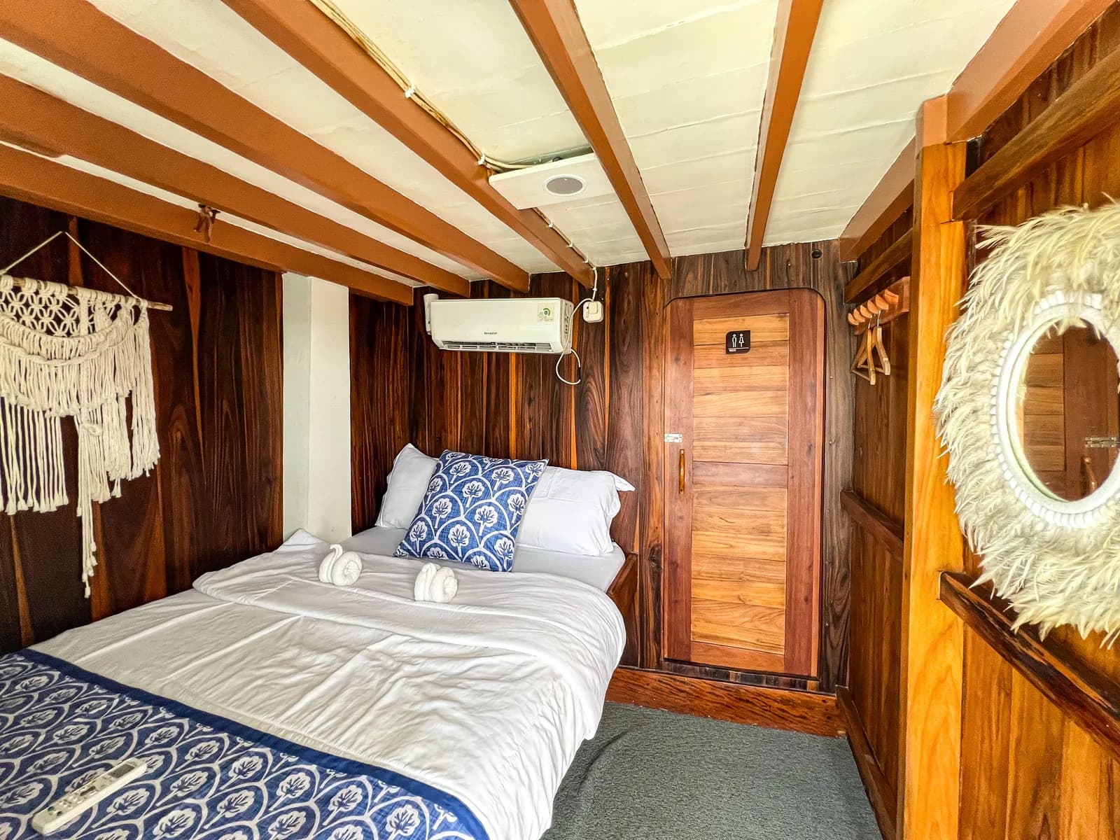 Rinjani Cabin - Kabin Kapal Phinisi Komodo Labuan Bajo