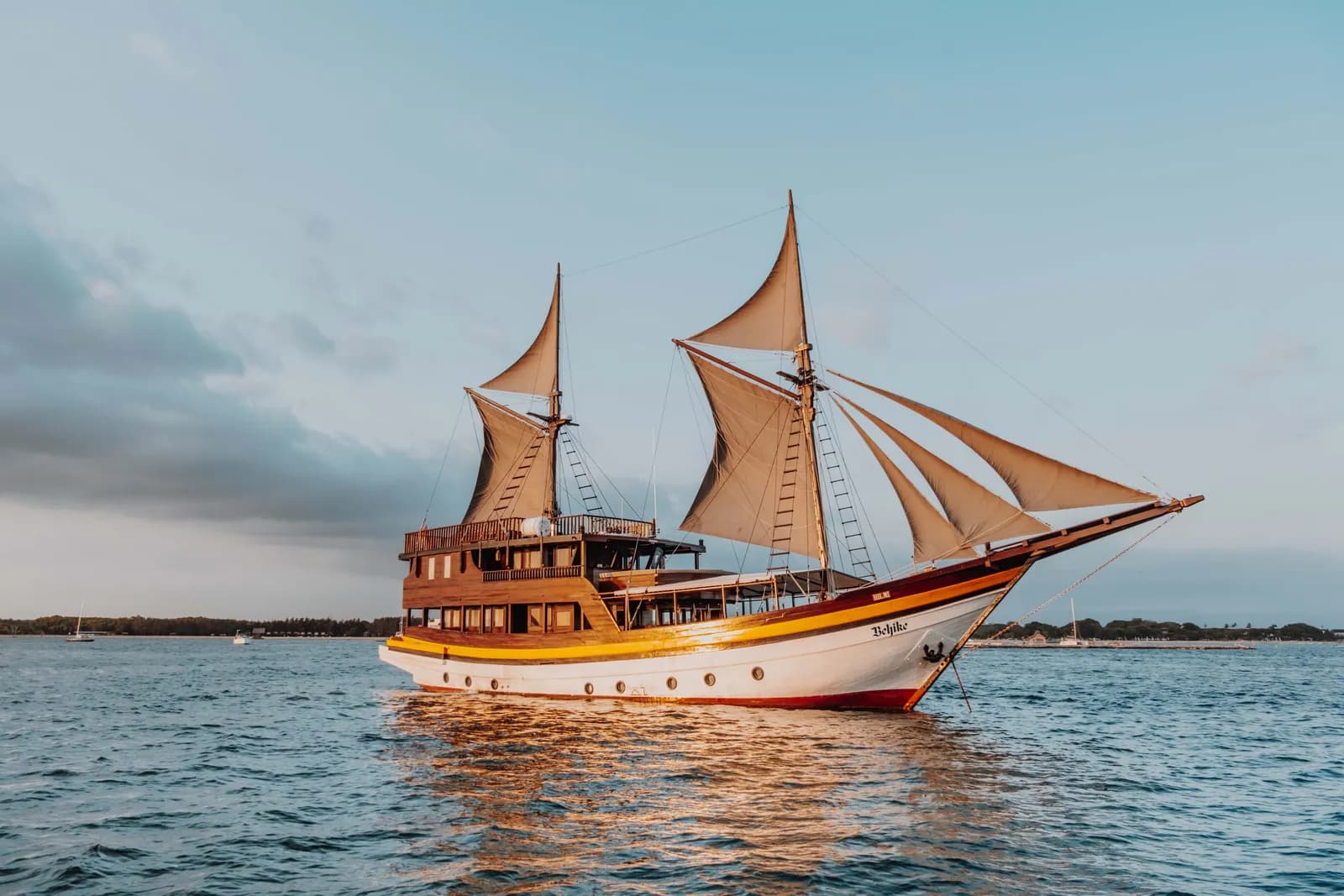 Chárter Privado – Behike Luxury - Tour en barco Phinisi Komodo Labuan Bajo